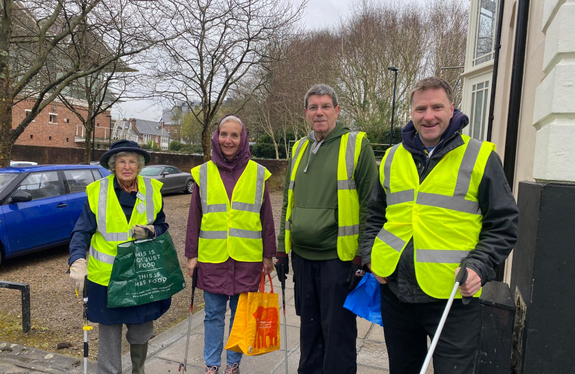 Pictured; Steve Brine MP with a part of the volunteer group.